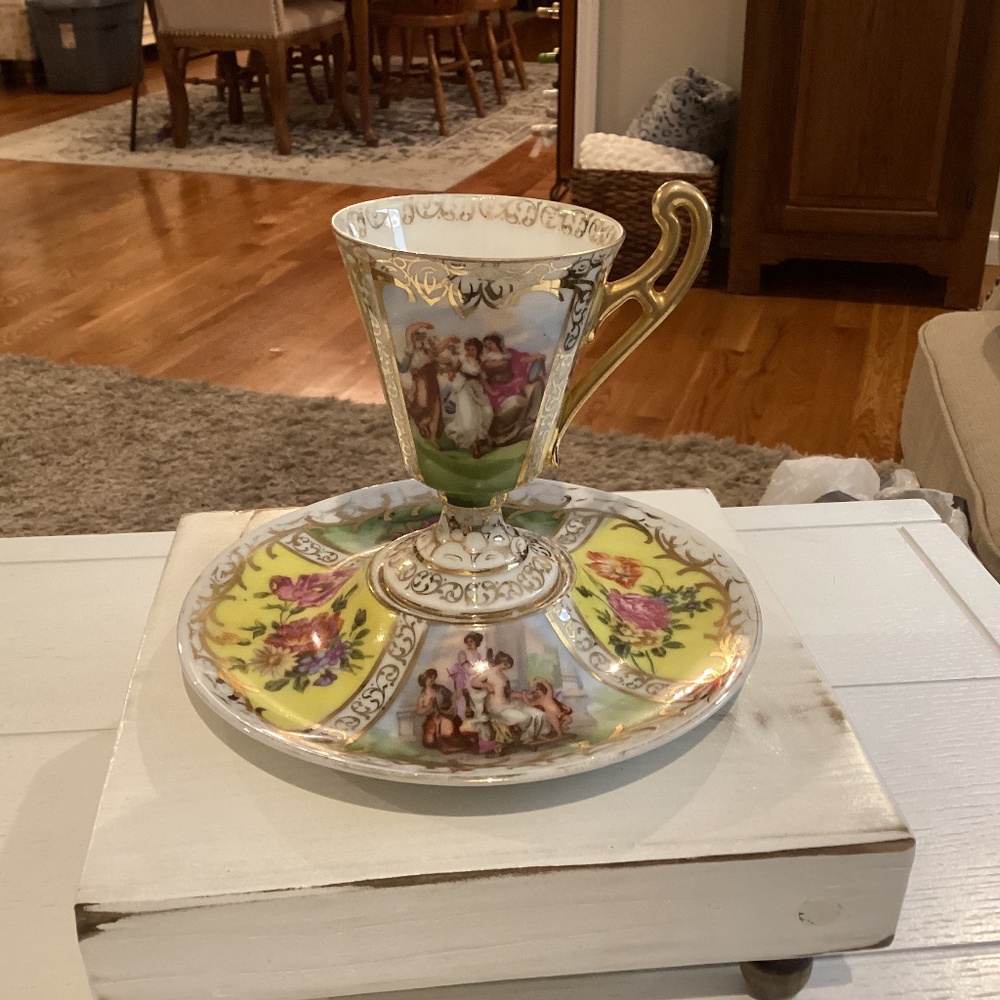 Von Schierholz Pedestal Tea Cup & Saucer Set